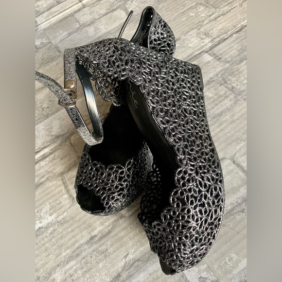 CHIC BY LADY COUTURE: Jelly Textured Sandals - Picture 5 of 8